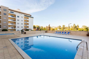 James's Quinta das Palmeiras, spacious 2 bedroom apartment in luxury complex, walking distance to town and beach